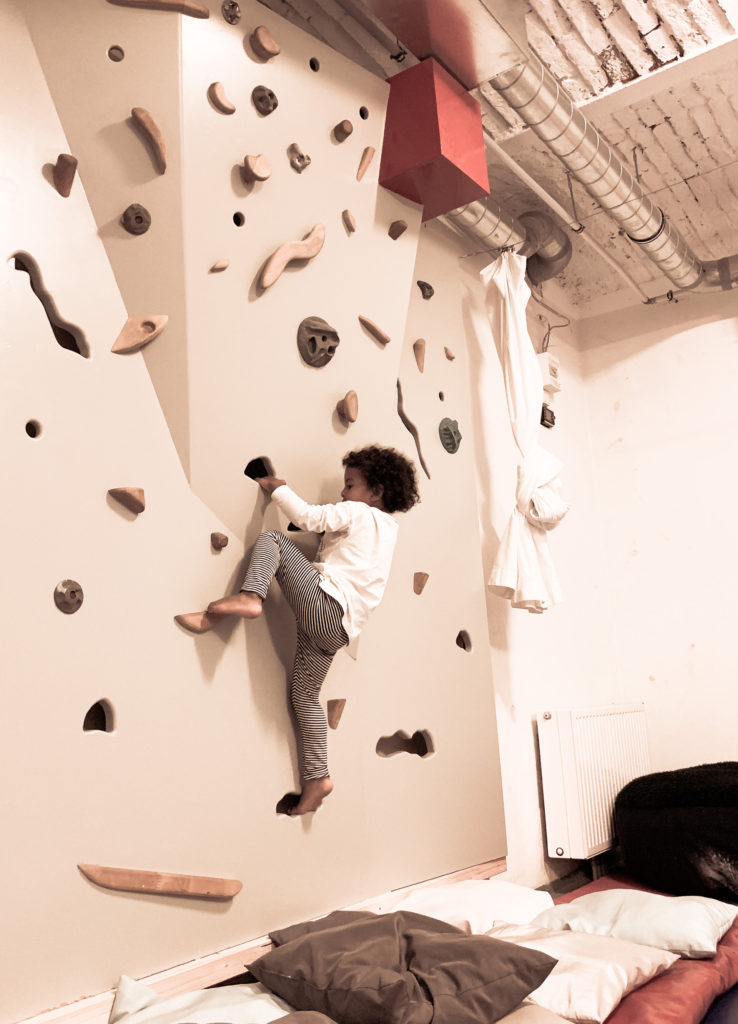 3CB6FB10 9674 47CF 8CEF 92470A0B9807 738x1024